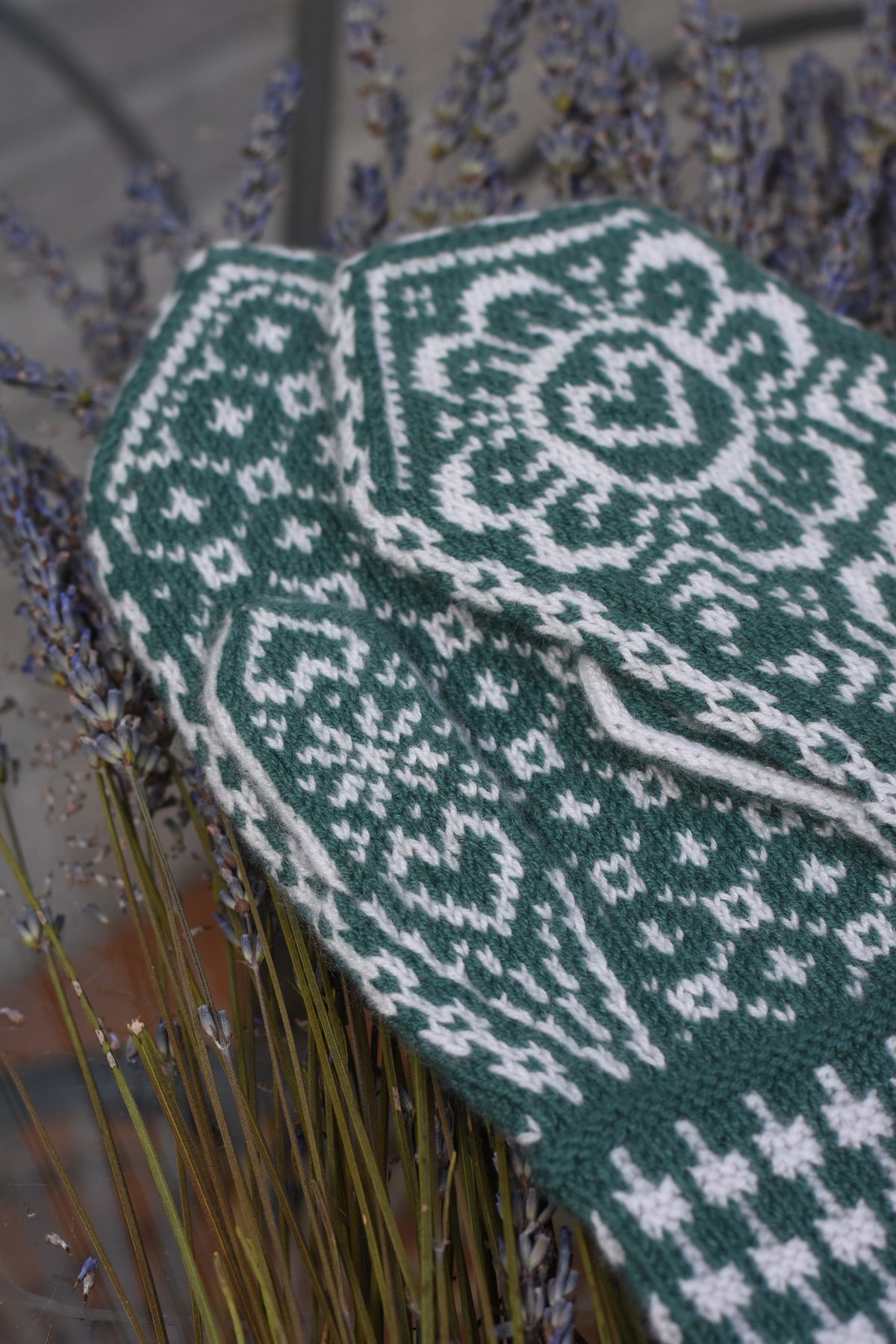 Love in My Roses Mittens